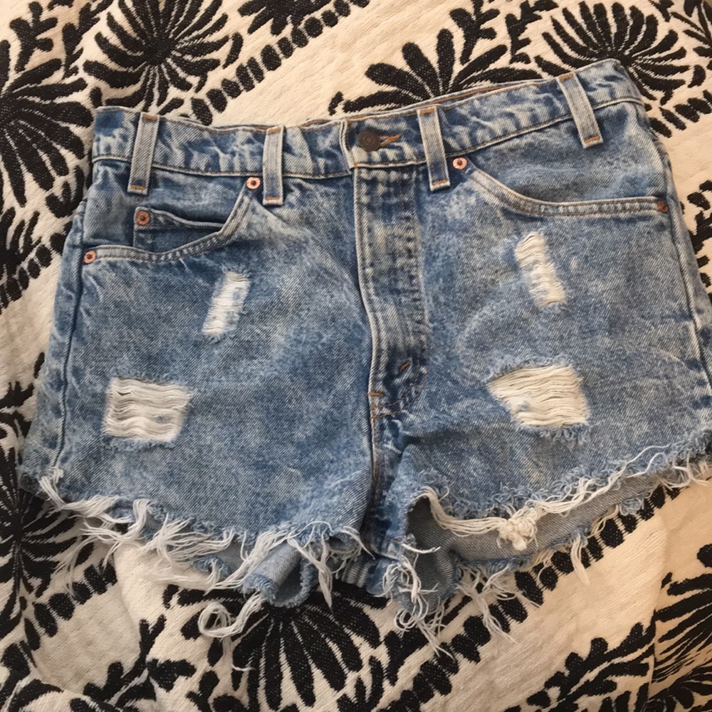 Vintage Levi’s high waisted cutoff shorts